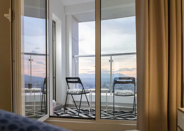 Golden-hour Loft 35f Sunset Views Free Parking Apartman Szkopje